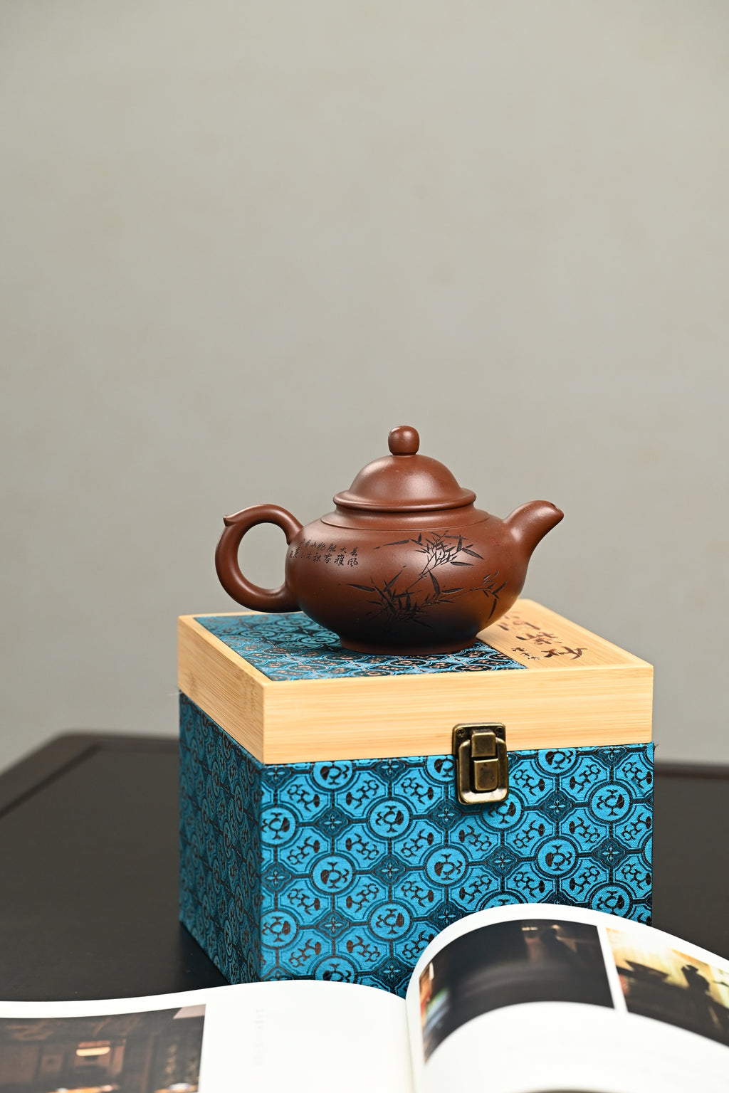 『秋水』 文革老紫泥·容量400cc·14孔出水·史志洪  史志洪，国大师徐汉棠女婿，徐门紫砂第四代传人，国家级高级工艺美术师