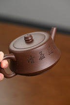 『云柱』 紫玉金砂·容量350cc·7孔出水·史志洪  史志洪，国大师徐汉棠女婿，徐门紫砂第四代传人，国家级高级工艺美术师
