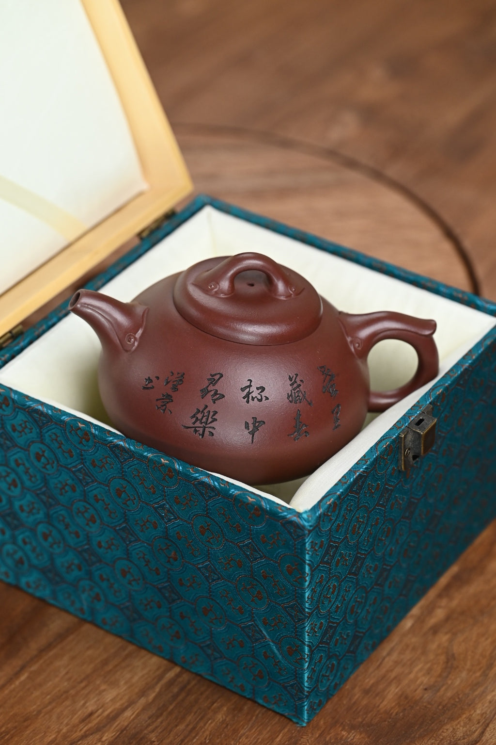 『如意瓢』 文革老紫泥·容量280cc·8孔出水·史志洪  史志洪，国大师徐汉棠女婿，徐门紫砂第四代传人，国家级高级工艺美术师