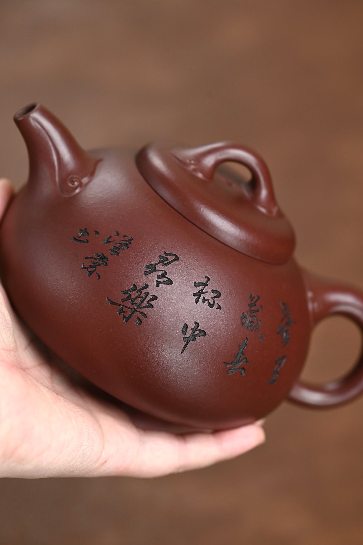 『如意瓢』 文革老紫泥·容量280cc·8孔出水·史志洪  史志洪，国大师徐汉棠女婿，徐门紫砂第四代传人，国家级高级工艺美术师