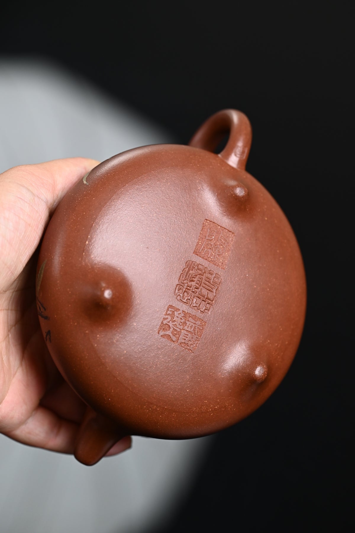 『汉棠石瓢』 一厂文革泥·容量300cc·14孔出水·史志洪  史志洪，国大师徐汉棠女婿，徐门紫砂第四代传人，国家级高级工艺美术师