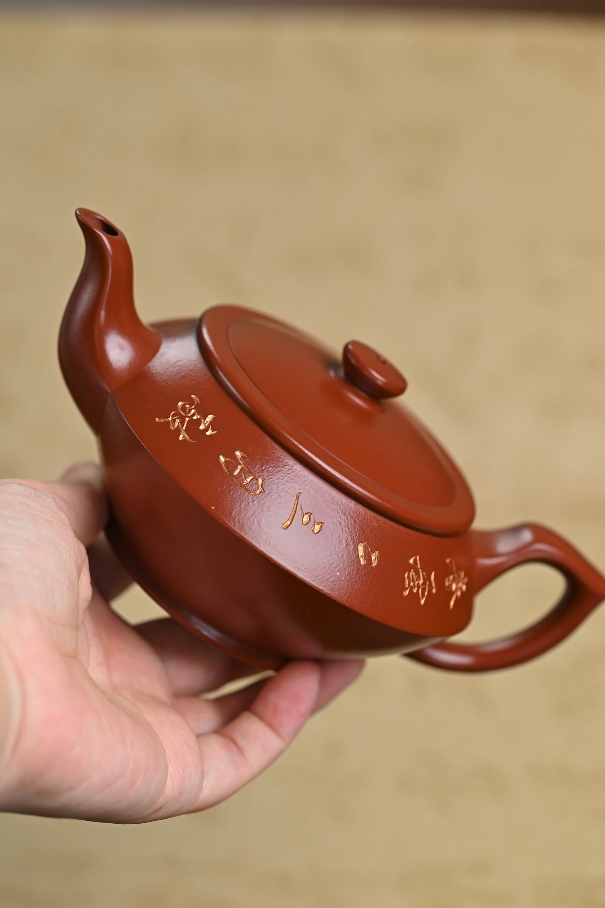 『汉云』 极品鸡血大红袍·容量250cc·14孔出水·史志洪  史志洪，国大师徐汉棠女婿，徐门紫砂第四代传人，国家级高级工艺美术师