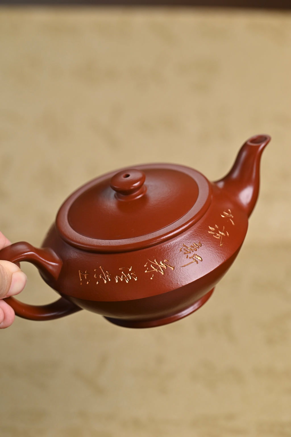 『汉云』 极品鸡血大红袍·容量250cc·14孔出水·史志洪  史志洪，国大师徐汉棠女婿，徐门紫砂第四代传人，国家级高级工艺美术师