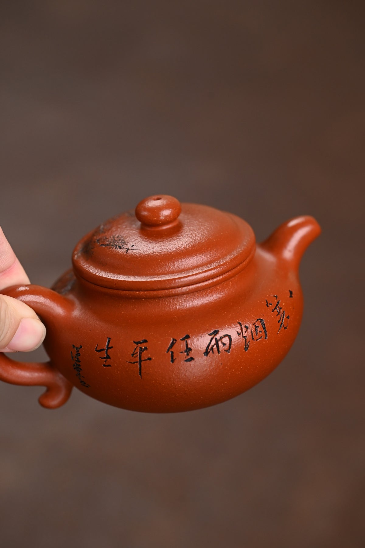 『仿古』 沉香泥·容量200cc·7孔出水·内推·史志洪  史志洪，国大师徐汉棠女婿，徐门紫砂第四代传人，国家级高级工艺美术师