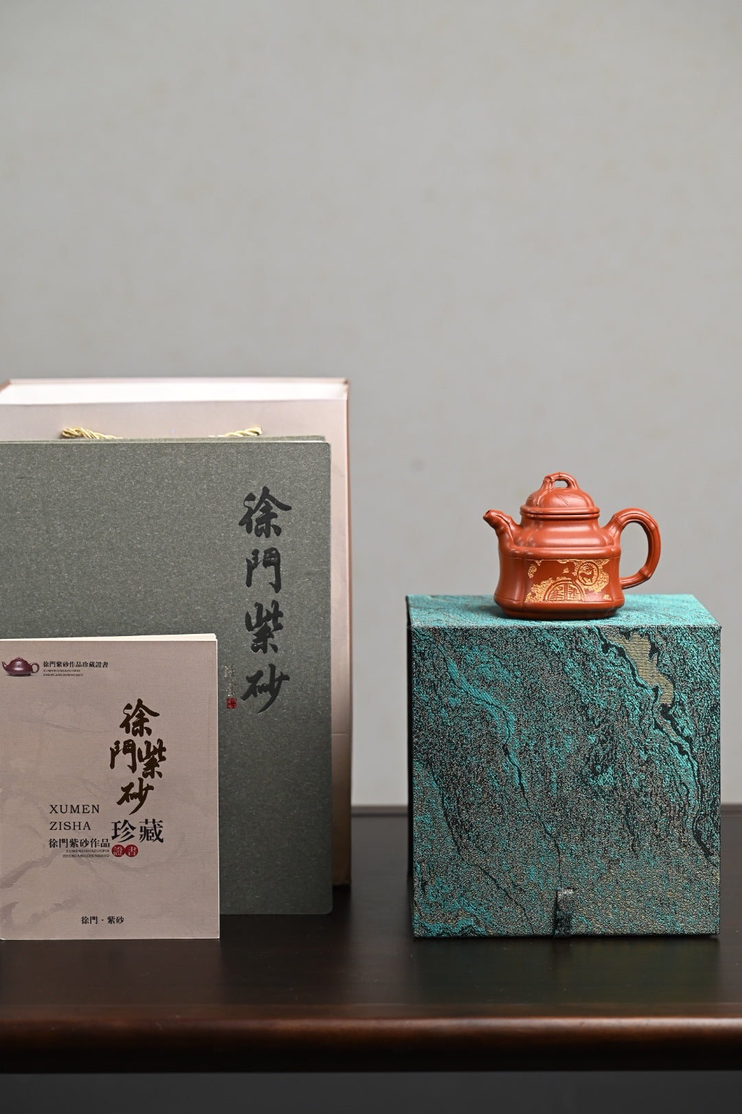 『四方竹鼎』 极品皱皮朱泥·容量200cc·9孔出水·史志洪，国大师徐汉棠女婿，徐门紫砂第四代传人，国家级高级工艺美术师