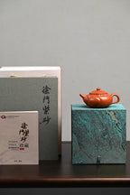 『风卷葵』 极品皱皮朱泥·容量250cc·14孔出水·史志洪，国大师徐汉棠女婿，徐门紫砂第四代传人，国家级高级工艺美术师