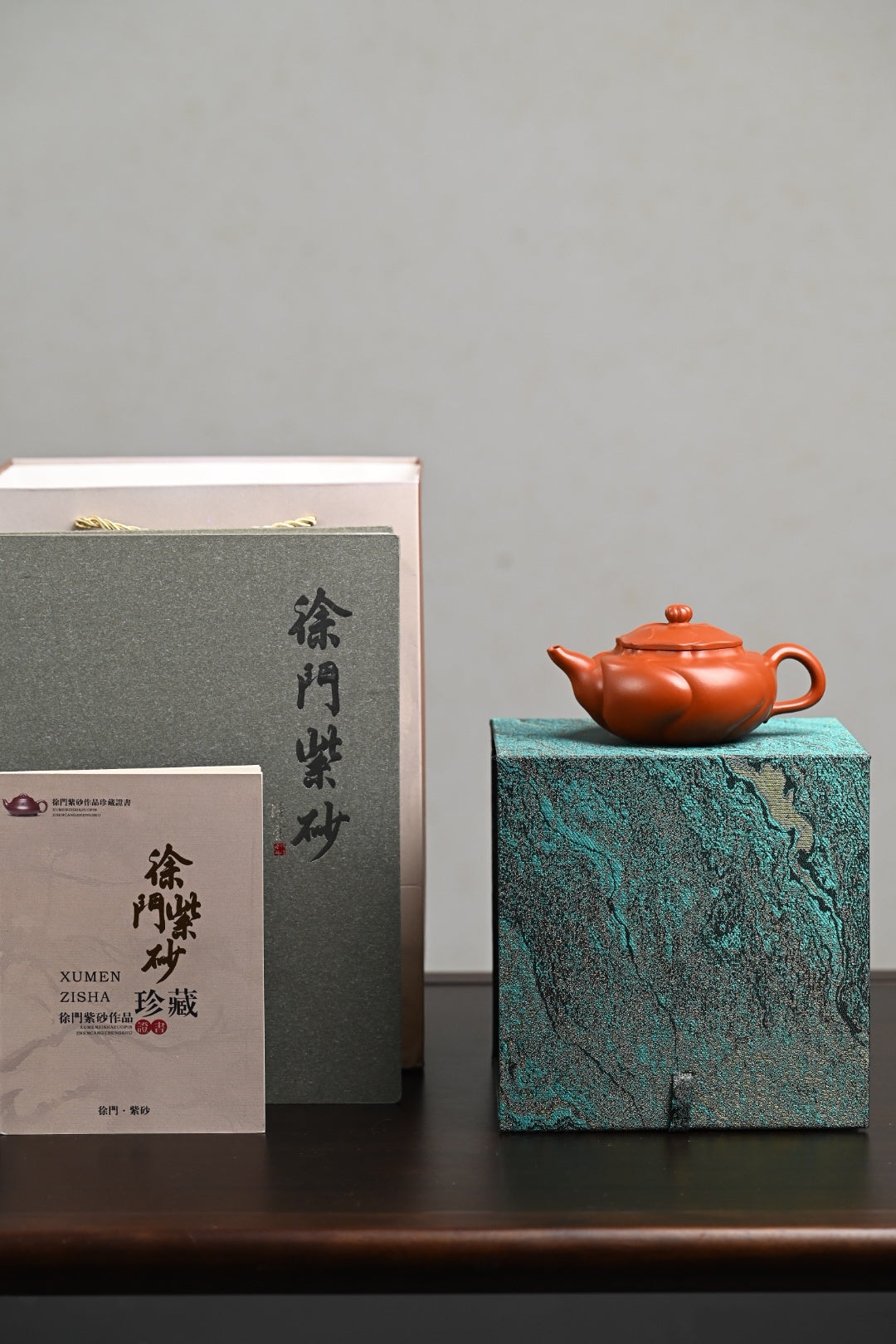 『风卷葵』 极品皱皮朱泥·容量250cc·14孔出水·史志洪，国大师徐汉棠女婿，徐门紫砂第四代传人，国家级高级工艺美术师
