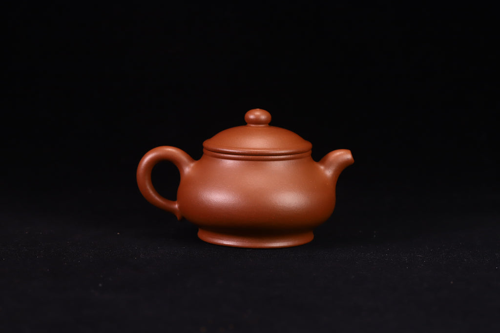 潘壶，全手工制，原矿紫泥，容量165cc，内推7孔出水  作者：实力派陶手崔松芝