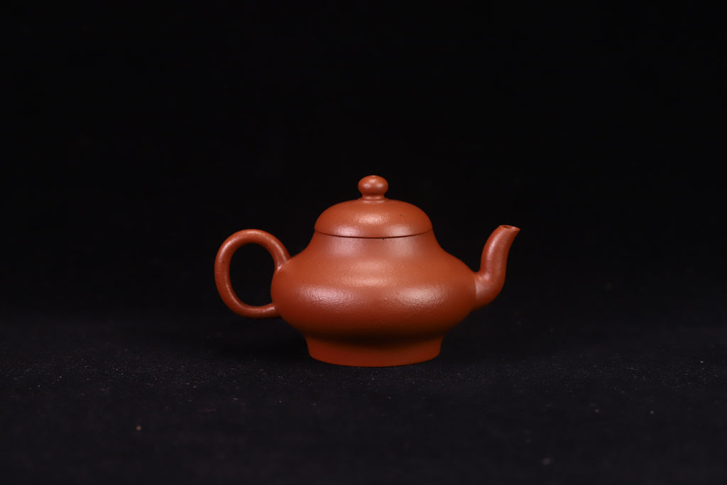 小宫灯，原矿老朱泥，全手工制，容量125cc  作者：实力派陶手周宏亮