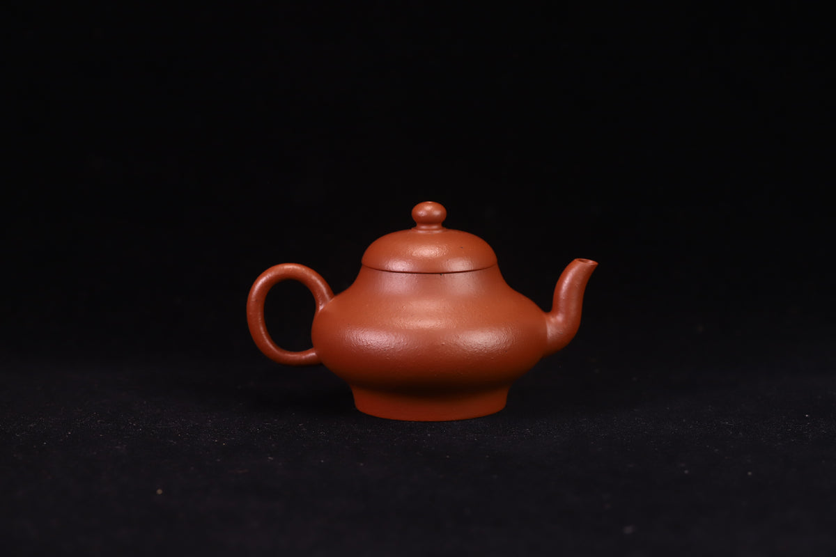 小宫灯，原矿老朱泥，全手工制，容量125cc  作者：实力派陶手周宏亮