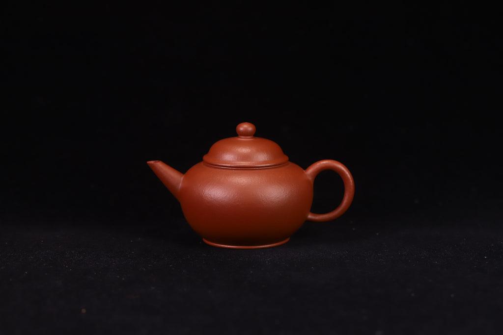水平壶，原矿老朱泥，全手工制，容量125cc，内推7孔出水  作者：实力派陶手周云如