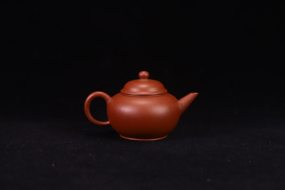 水平壶，原矿老朱泥，全手工制，容量125cc，内推7孔出水  作者：实力派陶手周云如