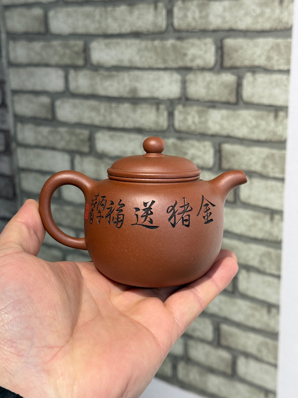 匏尊壶，国家级工艺美术师杨喜雨，原矿底槽清，精刻金猪送福，容量200cc，网孔10孔出水