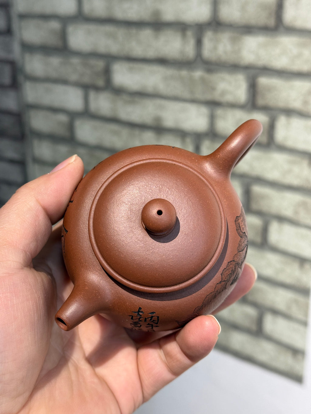 匏尊壶，国家级工艺美术师杨喜雨，原矿底槽清，精刻金猪送福，容量200cc，网孔10孔出水
