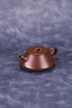 德根石瓢，撇口设计，冯文婷·原矿老紫泥，全手工制，容量150cc，内推14孔出水  作者：实力派陶手冯文婷