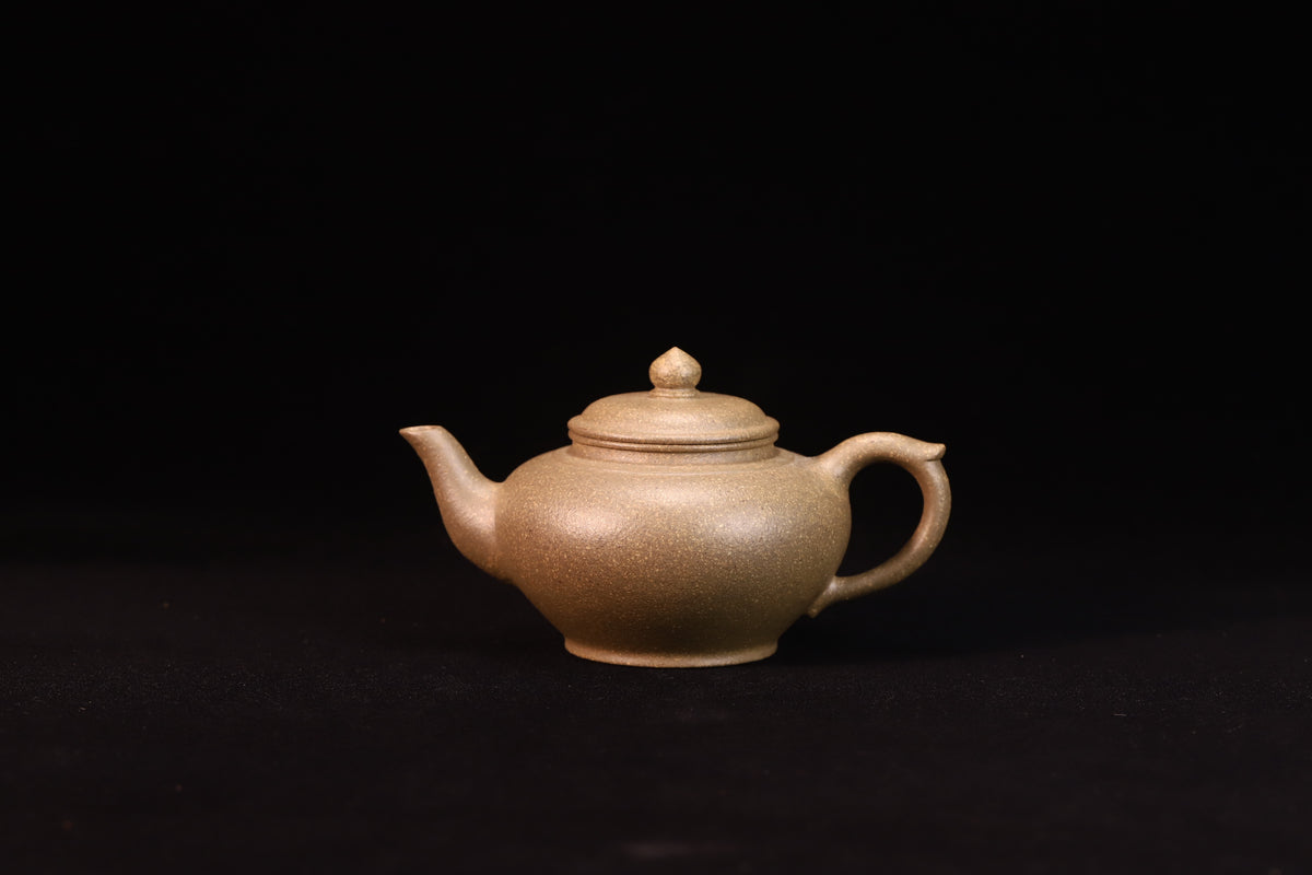 笑樱·精品 内推出水孔 /容量230cc/极品原矿老青段  作者：实力派陶手丁美荣