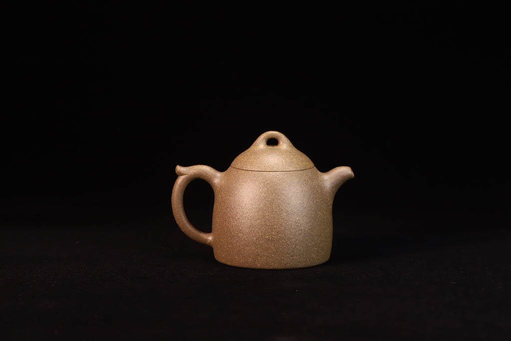 秦权·精品 内推出水孔/容量240cc/极品原矿老青段  作者：实力派陶手丁美荣