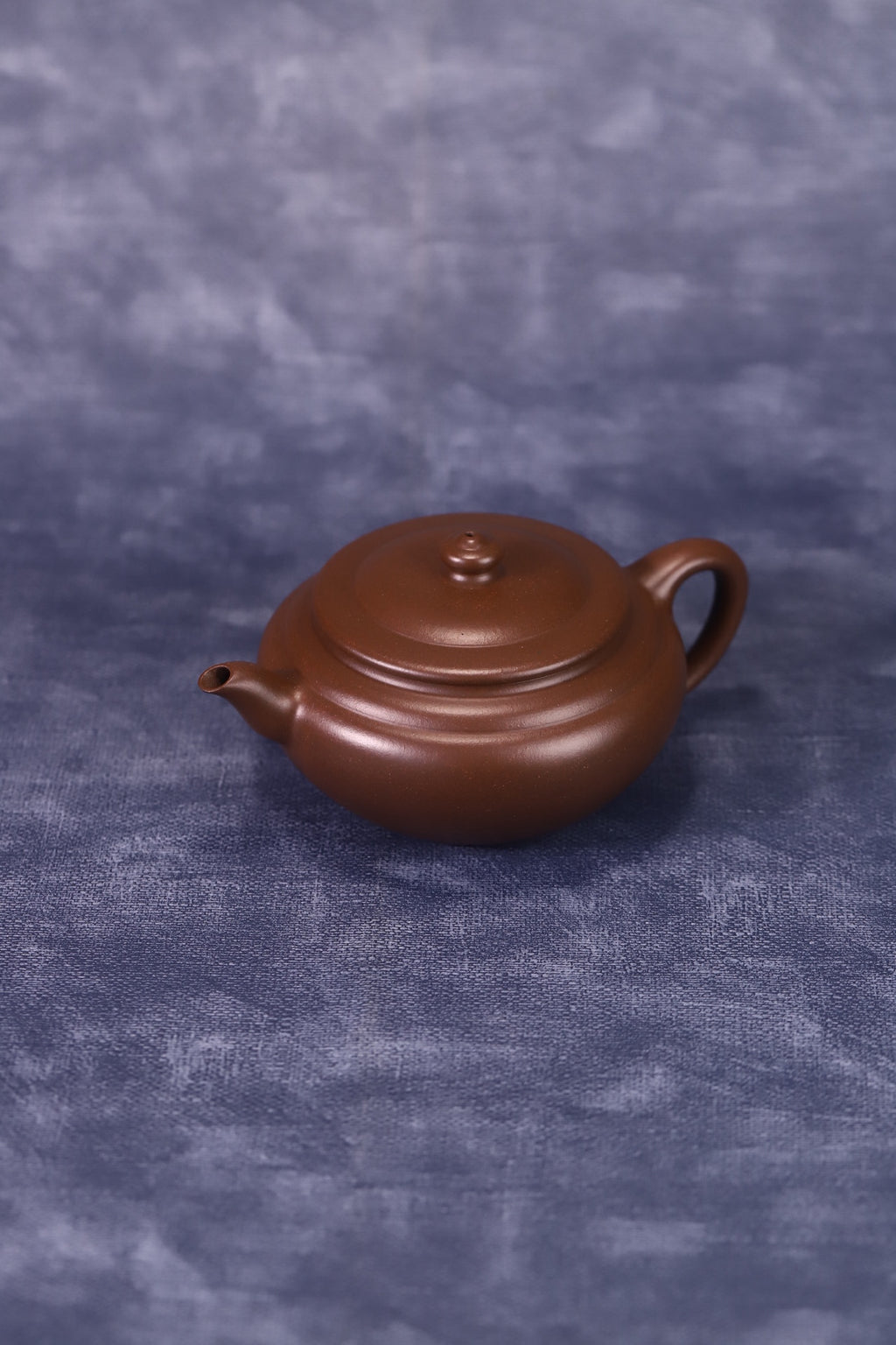 涟漪，撇口设计，实力派陶手冯文婷，原矿老紫泥，全手工制，容量150cc，内推7孔出水  作者：实力派陶手冯文婷
