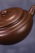 涟漪，撇口设计，实力派陶手冯文婷，原矿老紫泥，全手工制，容量150cc，内推7孔出水  作者：实力派陶手冯文婷