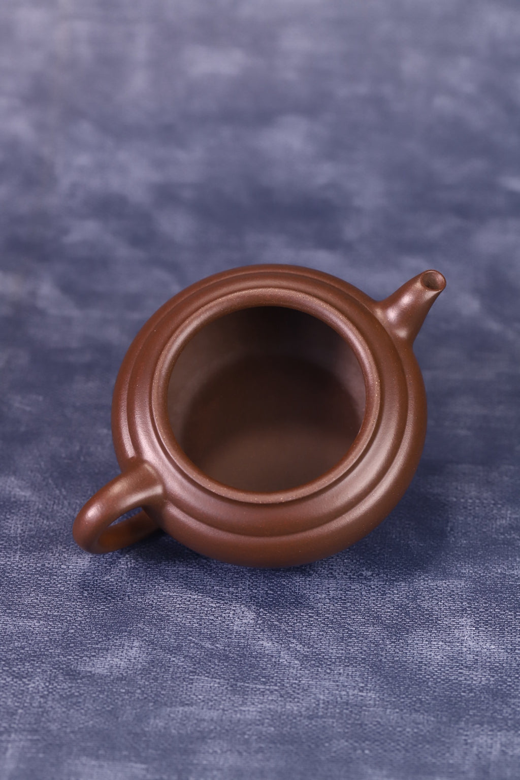 涟漪，撇口设计，实力派陶手冯文婷，原矿老紫泥，全手工制，容量150cc，内推7孔出水  作者：实力派陶手冯文婷