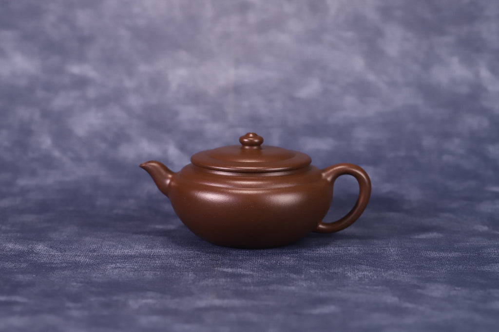 涟漪，撇口设计，实力派陶手冯文婷，原矿老紫泥，全手工制，容量150cc，内推7孔出水  作者：实力派陶手冯文婷