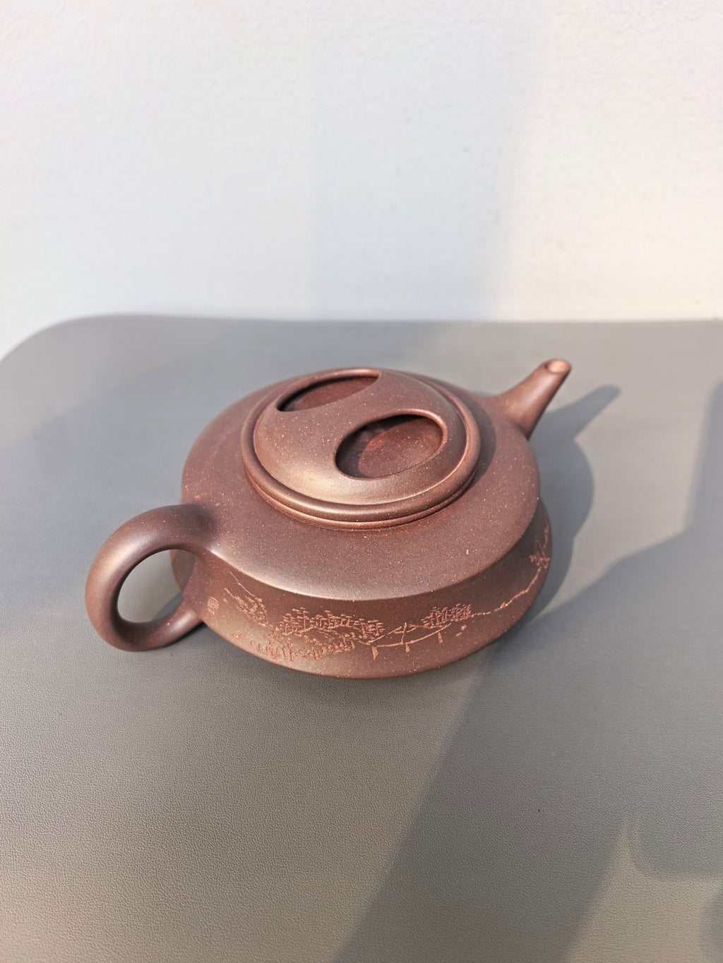 程辉大师 紫砂界的功勋级领军人物·精品佳作《牛盖周盘》——原矿极品紫泥·520cc ——中国陶瓷艺术终身成就奖获得者·程辉之作