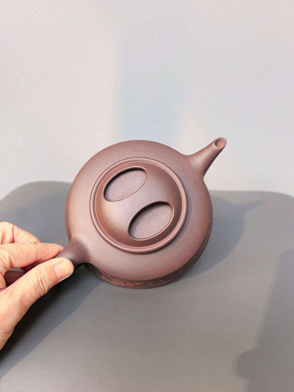 程辉大师 紫砂界的功勋级领军人物·精品佳作《牛盖周盘》——原矿极品紫泥·520cc ——中国陶瓷艺术终身成就奖获得者·程辉之作