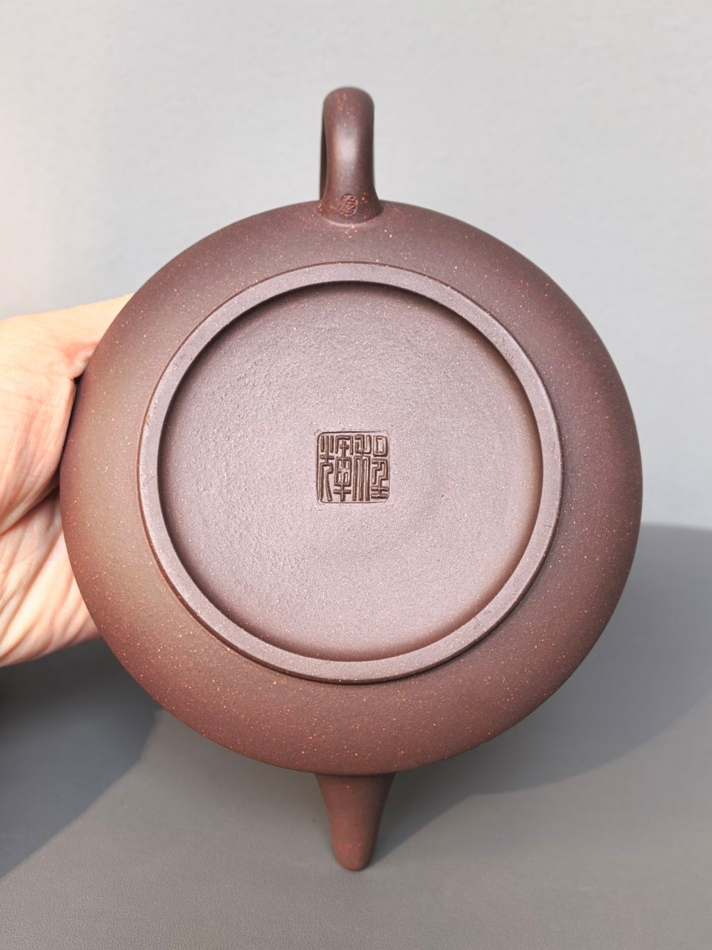 程辉大师 紫砂界的功勋级领军人物·精品佳作《牛盖周盘》——原矿极品紫泥·520cc ——中国陶瓷艺术终身成就奖获得者·程辉之作