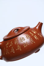 《景舟石瓢》 作者简介：李玮 正高级工艺美术师 作品简介：紫砂二厂金砂小红泥，300cc，菱形9孔出水