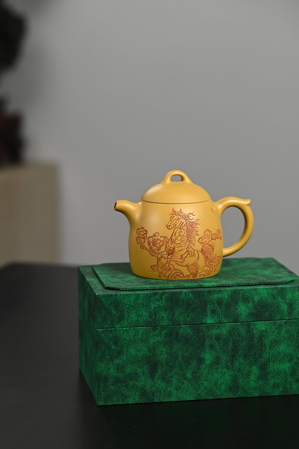 『秦权』 黄金段·容量290cc·9孔出水·内推·秦国萍（国家级高级工艺美术师）