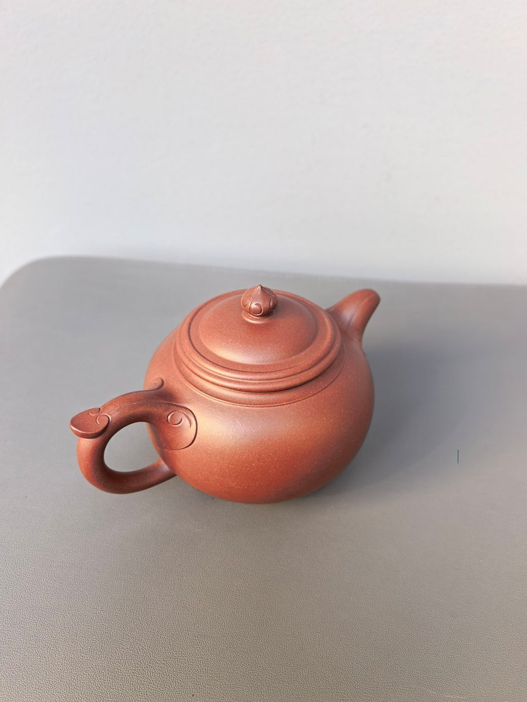 程辉大师 紫砂界的功勋级领军人物·精品佳作《如意三足壶》——原矿极品老紫泥·360cc ——中国陶瓷艺术终身成就奖获得者·程辉之作