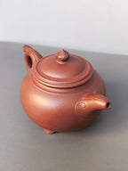 程辉大师 紫砂界的功勋级领军人物·精品佳作《如意三足壶》——原矿极品老紫泥·360cc ——中国陶瓷艺术终身成就奖获得者·程辉之作