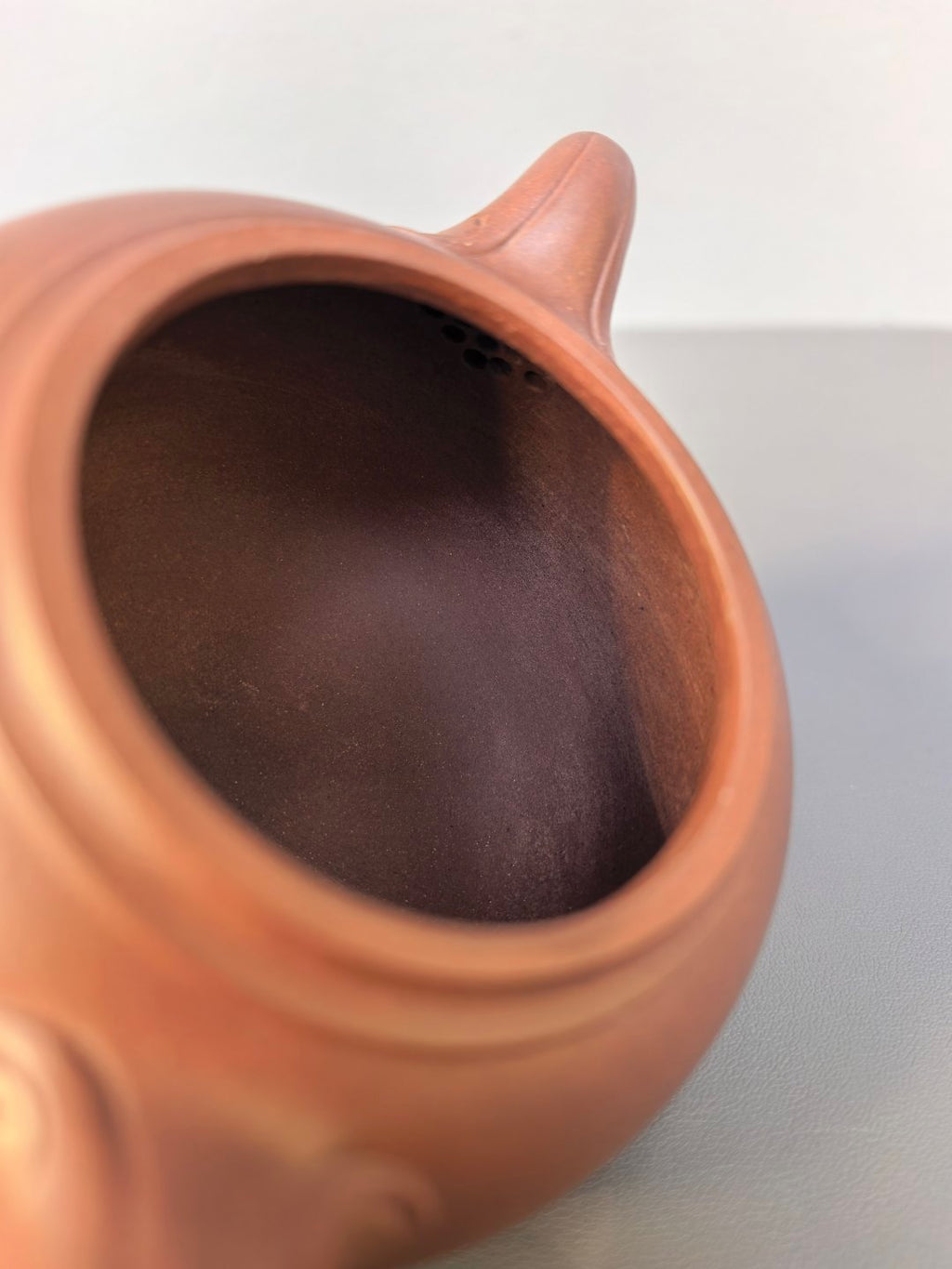程辉大师 紫砂界的功勋级领军人物·精品佳作《如意三足壶》——原矿极品老紫泥·360cc ——中国陶瓷艺术终身成就奖获得者·程辉之作