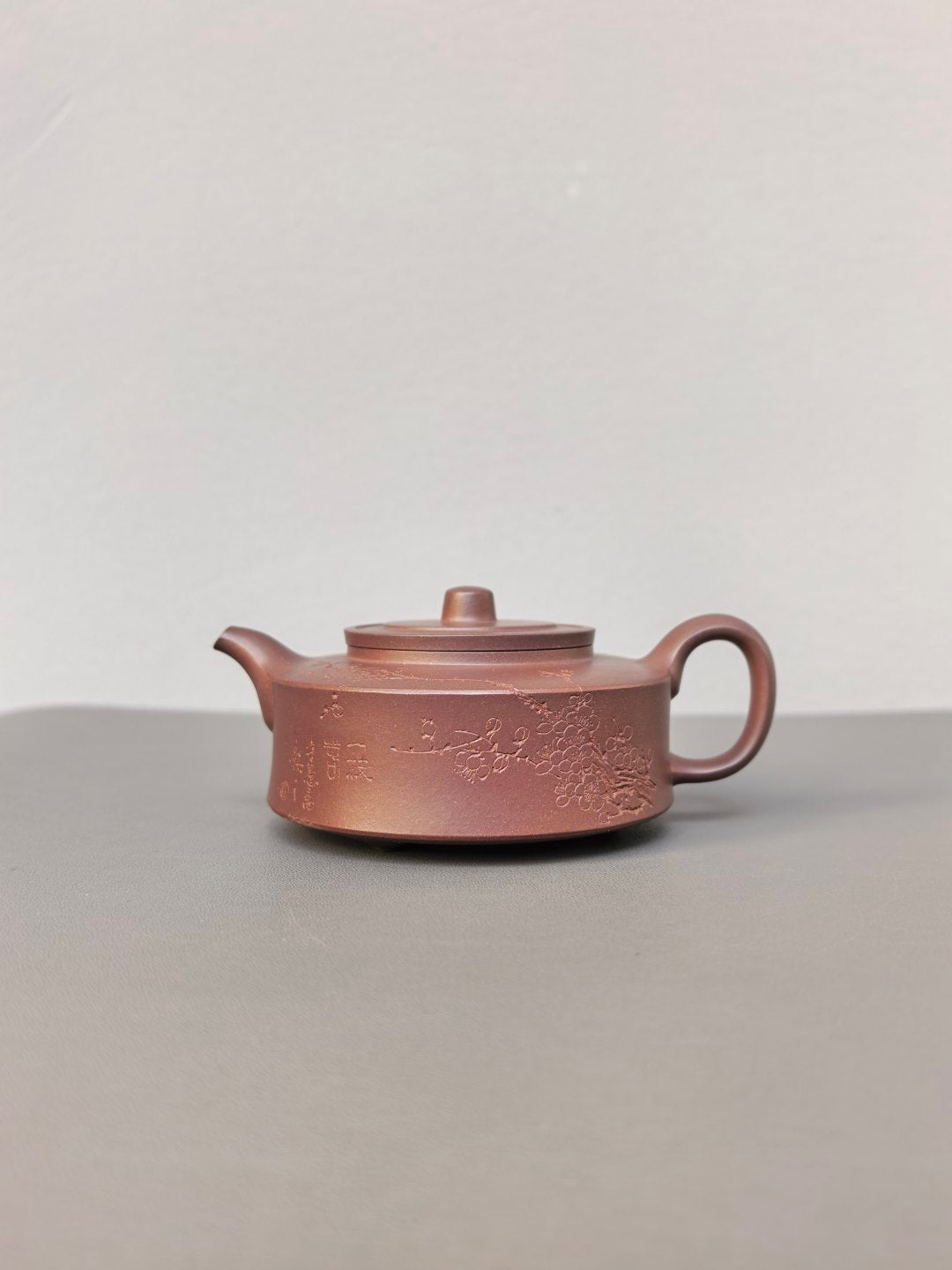 程辉大师 紫砂界功勋级领军人物·典藏臻品《三足周盘壶》——原矿极品乾隆清灰段·200cc ——中国陶瓷艺术终身成就奖获得者·程辉之作