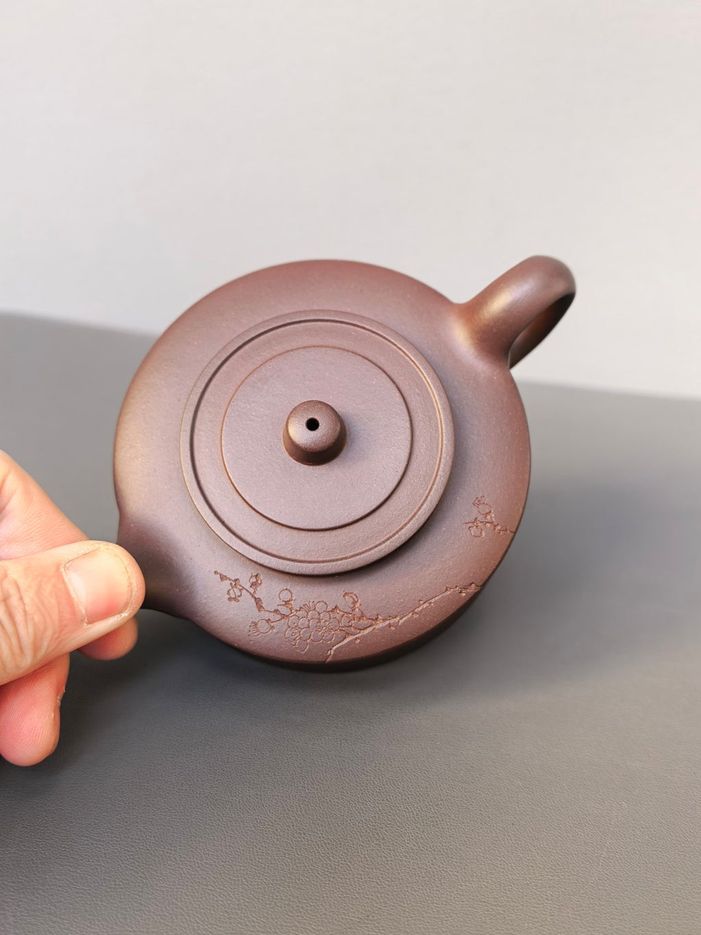 程辉大师 紫砂界功勋级领军人物·典藏臻品《三足周盘壶》——原矿极品乾隆清灰段·200cc ——中国陶瓷艺术终身成就奖获得者·程辉之作