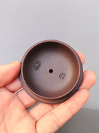 程辉大师 紫砂界功勋级领军人物·典藏臻品《三足周盘壶》——原矿极品乾隆清灰段·200cc ——中国陶瓷艺术终身成就奖获得者·程辉之作