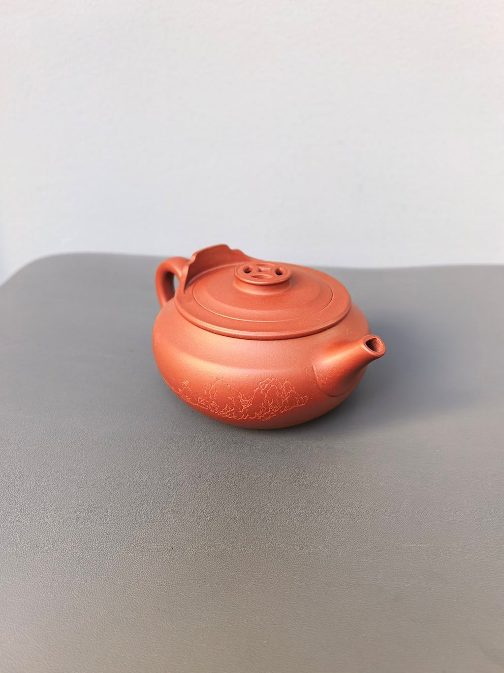 紫砂界的功勋级重器《禅意壶》 ——原矿极品底槽清·370cc ——中国陶瓷艺术终身成就奖获得者·程辉·制