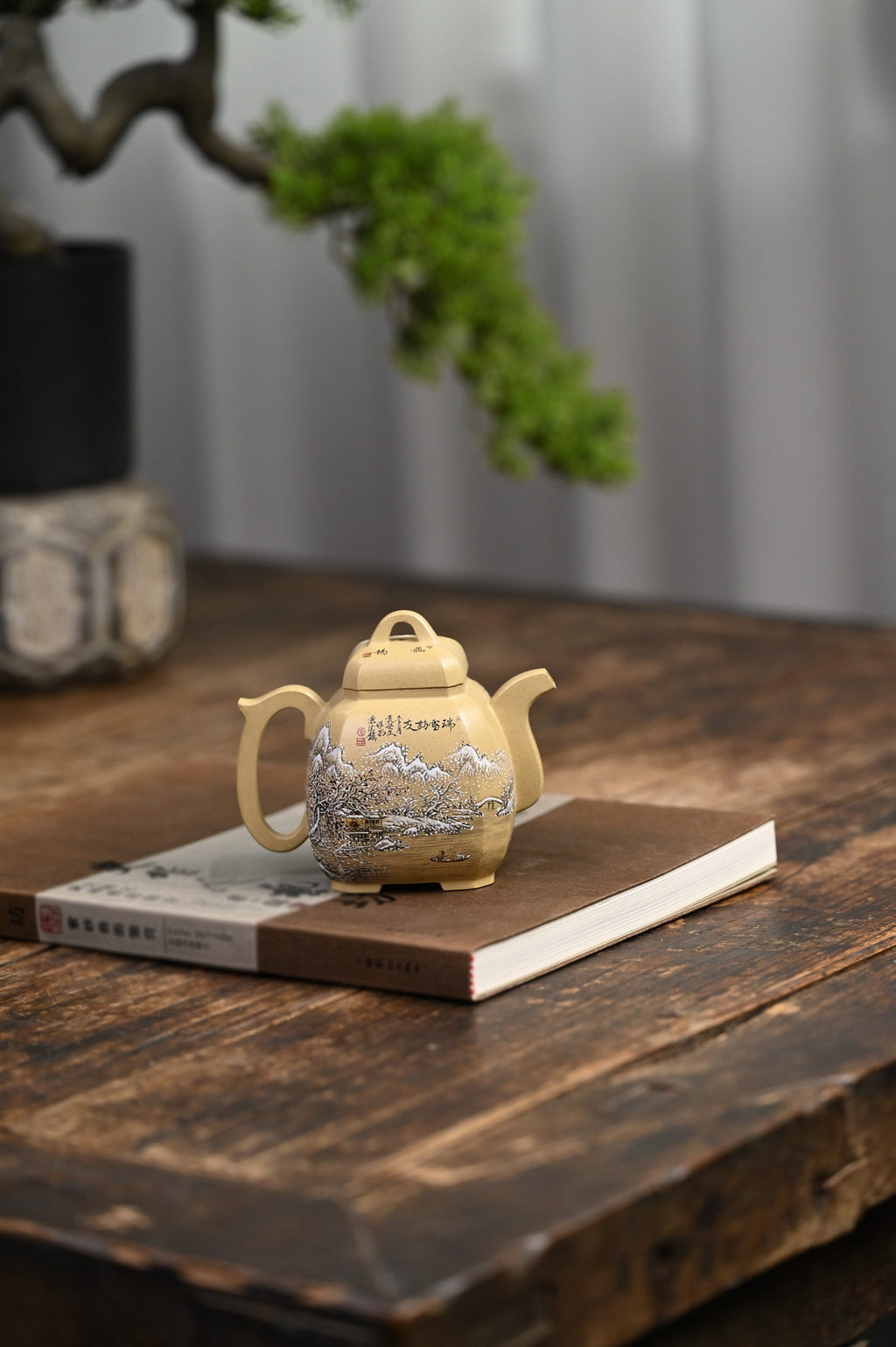 高级工艺美术师/景德镇非遗代表性传承人/省大师潘春芳、许成权关门弟子许冠新老师臻品【福临八方 傲雪寒梅】四号井特级本山绿泥手工精制，270cc
