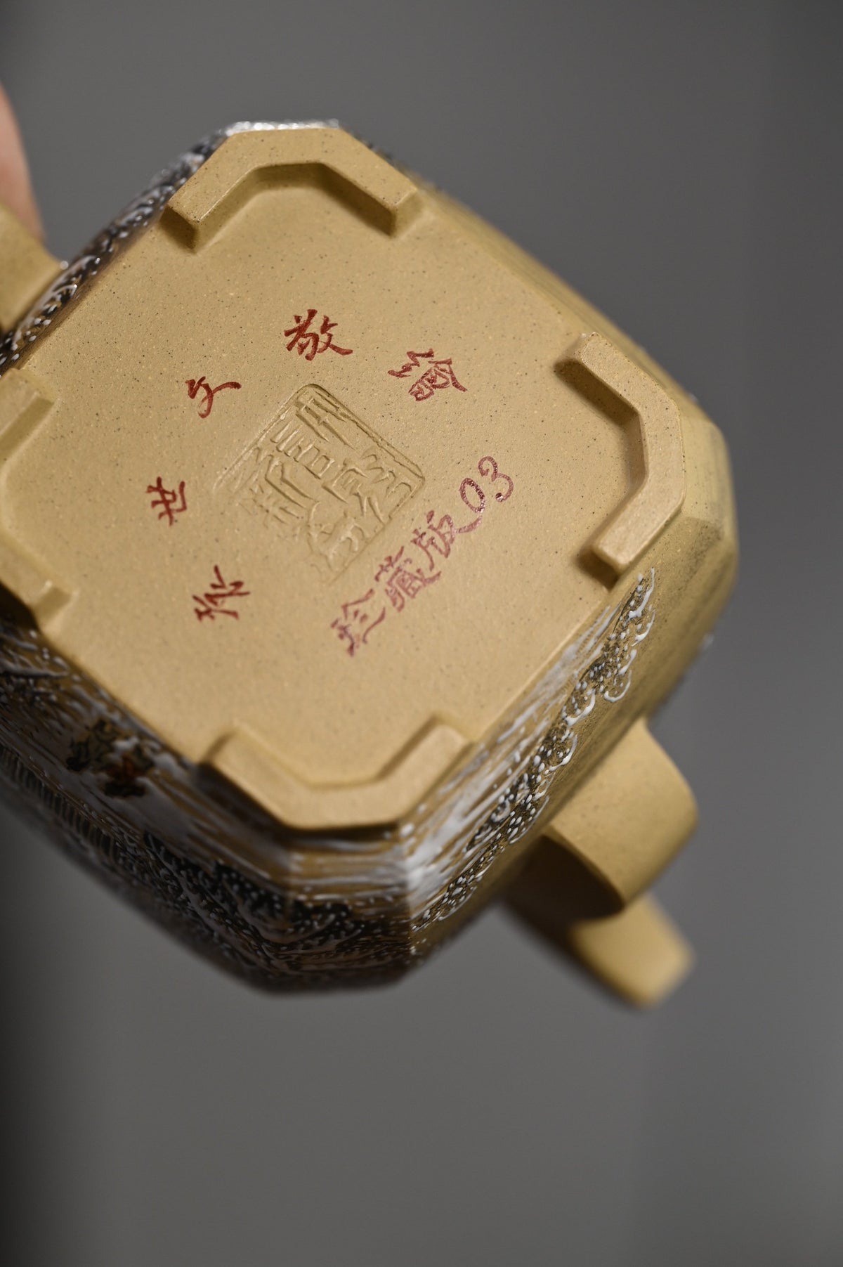 高级工艺美术师/景德镇非遗代表性传承人/省大师潘春芳、许成权关门弟子许冠新老师臻品【福临八方 傲雪寒梅】四号井特级本山绿泥手工精制，270cc