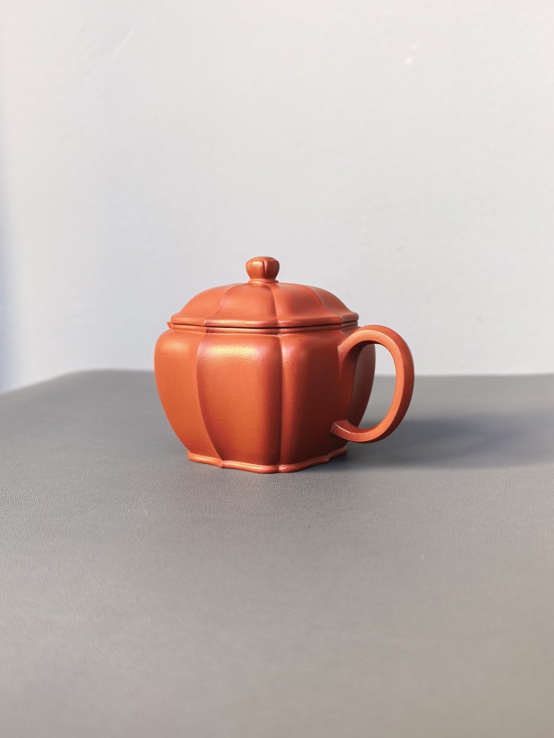 程辉大师 紫砂界的功勋级领军人物·精品佳作《菱花壶》——原矿极品朱泥·160cc ——中国陶瓷艺术终身成就奖获得者·程辉之作