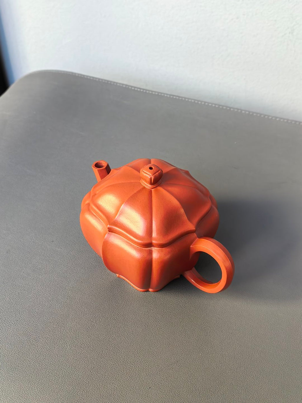 程辉大师 紫砂界的功勋级领军人物·精品佳作《菱花壶》——原矿极品朱泥·160cc ——中国陶瓷艺术终身成就奖获得者·程辉之作