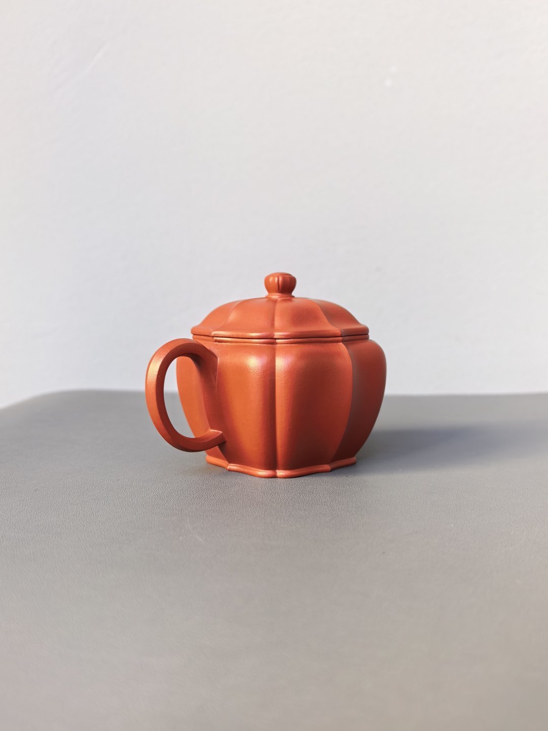 程辉大师 紫砂界的功勋级领军人物·精品佳作《菱花壶》——原矿极品朱泥·160cc ——中国陶瓷艺术终身成就奖获得者·程辉之作