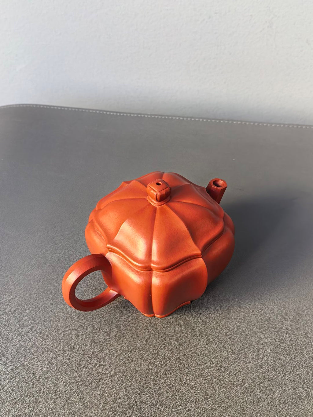 程辉大师 紫砂界的功勋级领军人物·精品佳作《菱花壶》——原矿极品朱泥·160cc ——中国陶瓷艺术终身成就奖获得者·程辉之作