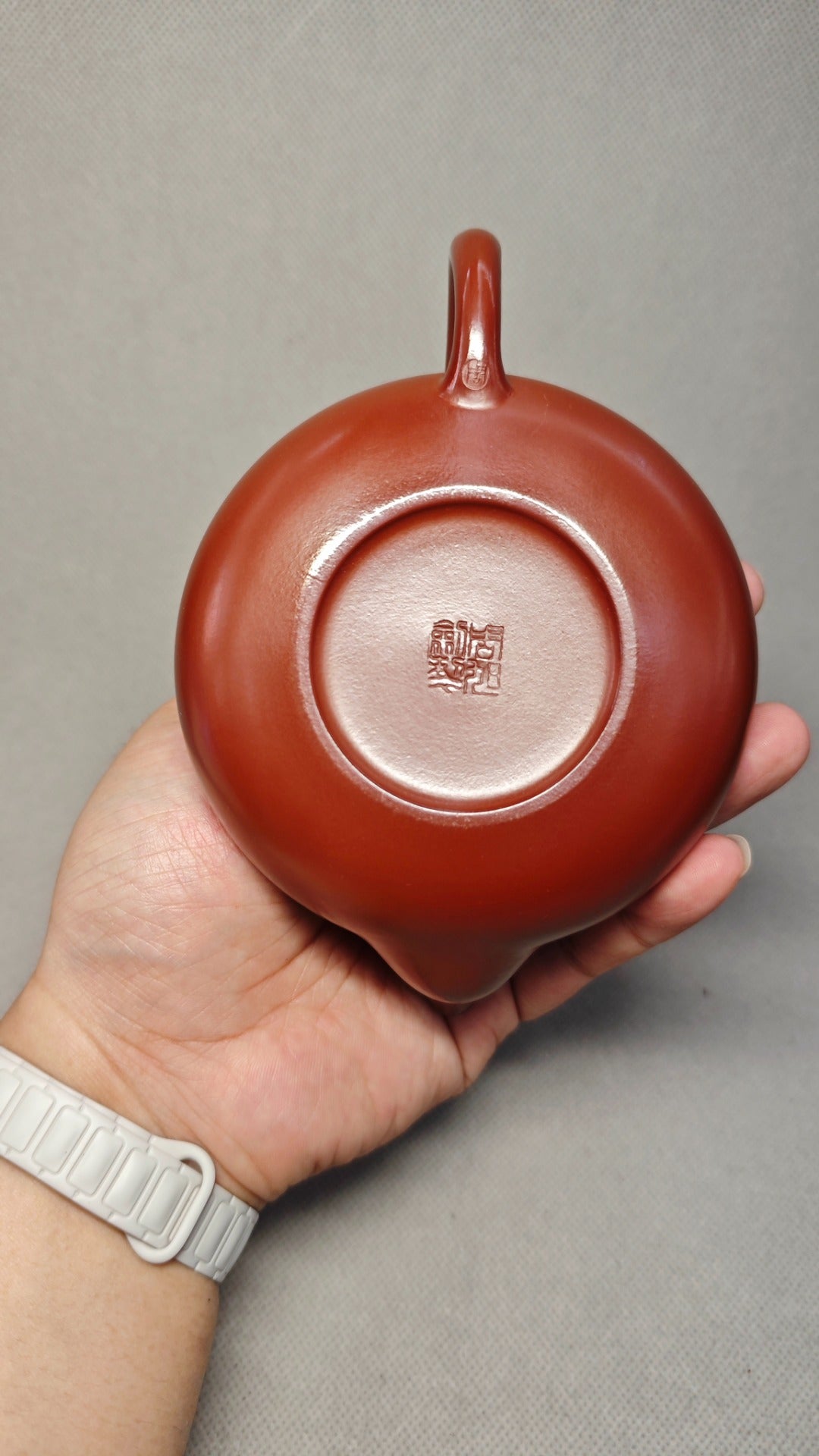 【乳瓢】 泥料：原矿朱泥 容量：220cc    孔数：内推球孔
