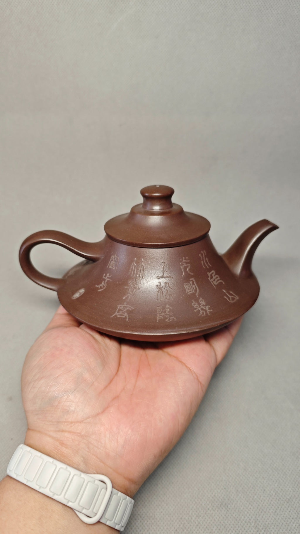 超薄胎、堆绘装饰 【云炉】 泥料：原矿紫泥    容量：330cc    孔数：9孔