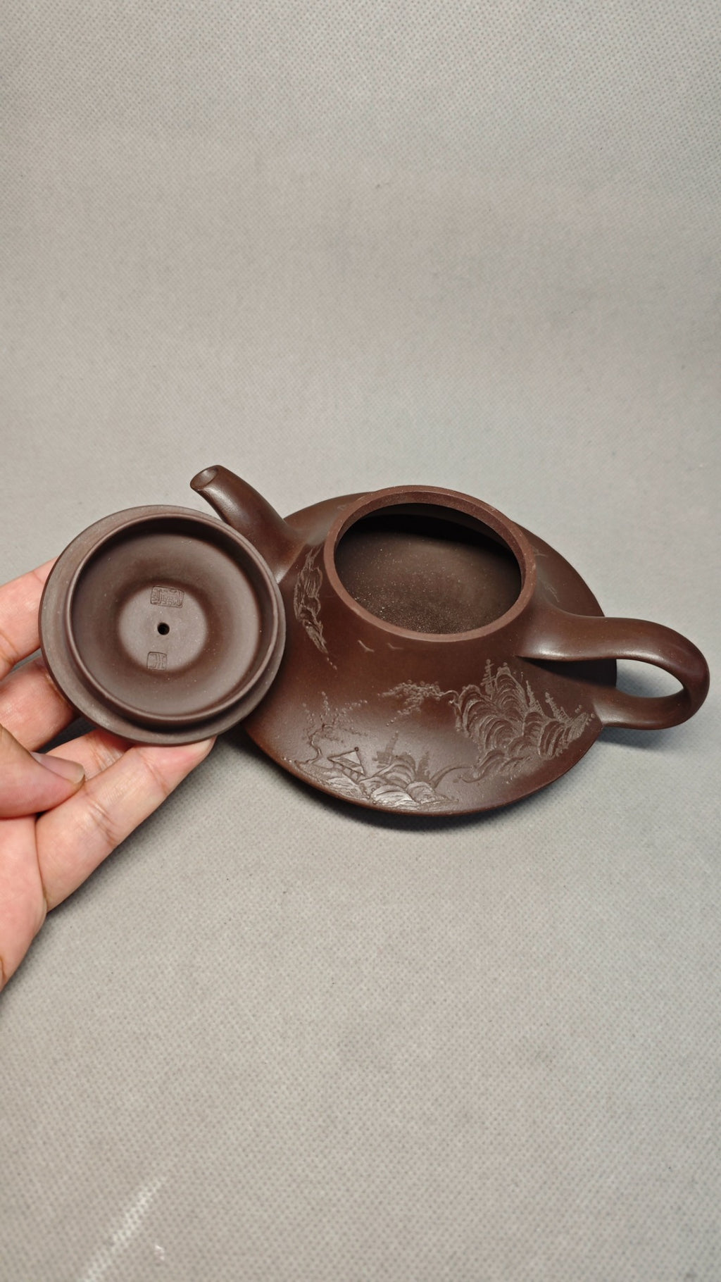 超薄胎、堆绘装饰 【云炉】 泥料：原矿紫泥    容量：330cc    孔数：9孔