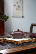 全手工【鸣远扇形】 制壶：徐军（国家级工艺美术师） 泥料：原矿紫茄泥 容量：200cc 孔数：9孔