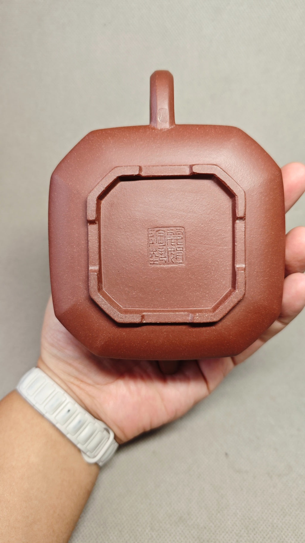 【景舟八方】证书配套齐全 制壶：赵丽娟（国家级高级工艺美术师） 泥料：原矿底槽清 容量：280cc    孔数：9孔