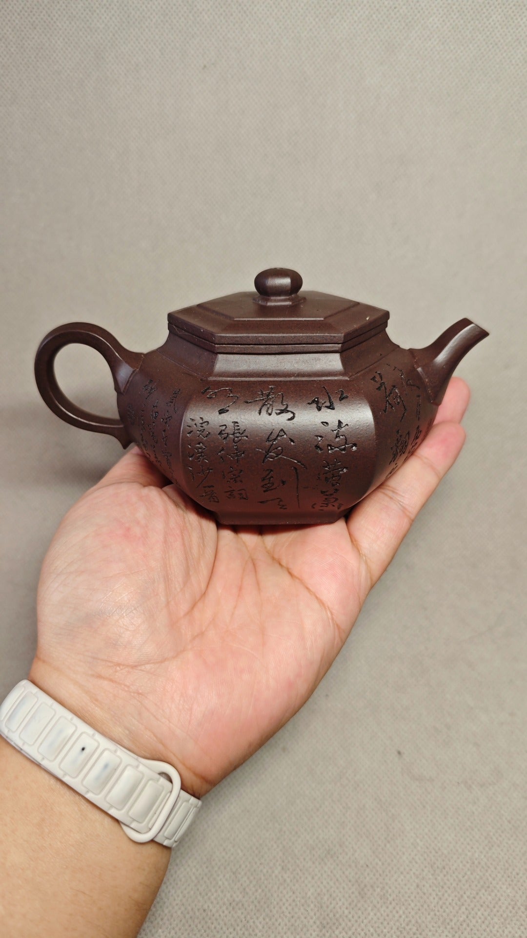 【大彬六方】证书配套齐全 制壶：赵丽娟（国家级高级工艺美术师） 泥料：原矿天青泥 容量：290cc    孔数：7孔