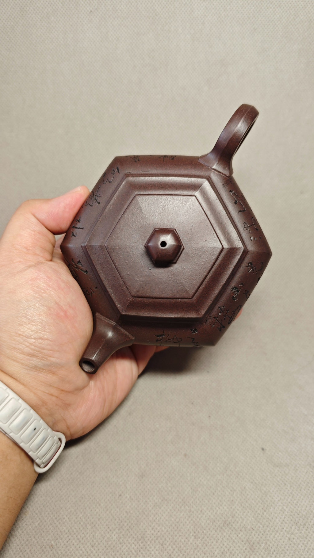 【大彬六方】证书配套齐全 制壶：赵丽娟（国家级高级工艺美术师） 泥料：原矿天青泥 容量：290cc    孔数：7孔